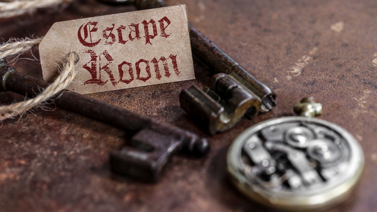 escape room (fond rouille, une étiquette)